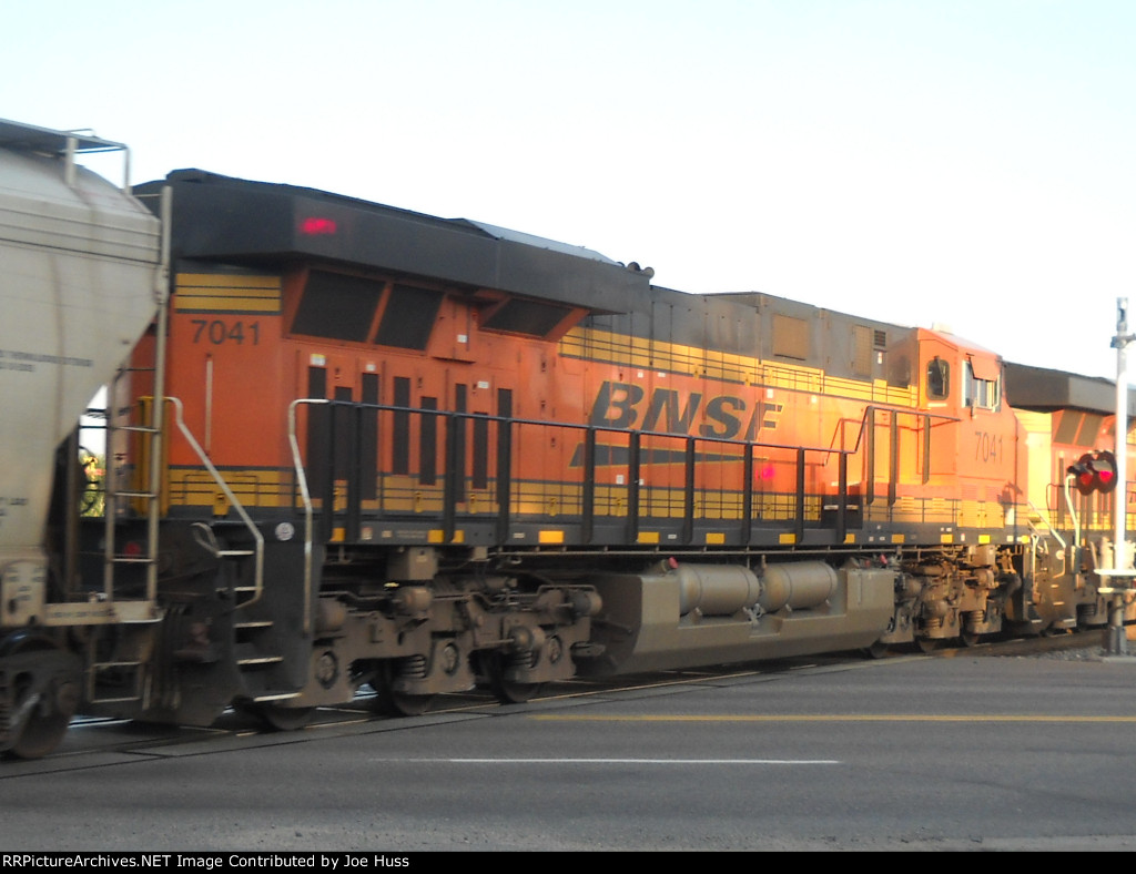 BNSF 5104 East